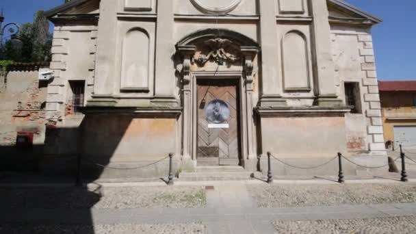 Forntida Katolska Kyrkan Och Clock Tower Lonate Pozzolo Italien — Stockvideo