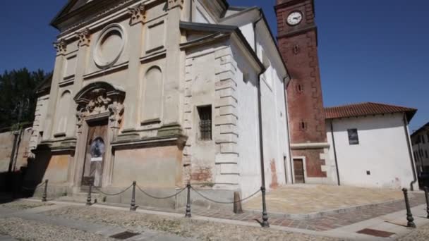 Alte Katholische Kirche Und Uhrturm Italien — Stockvideo