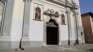 Kule antik Katolik Kilisesi ve saat vanzaghello, İtalya