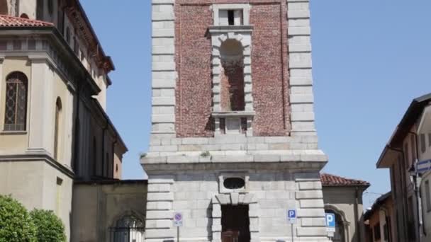 Стародавні Католицької Церкви Годинник Башта Лонате Поццоло Італія — стокове відео