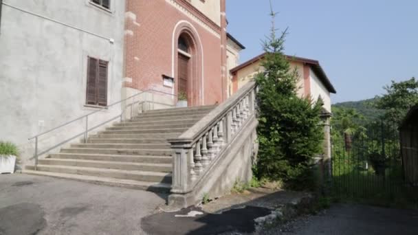 Igreja Católica Antiga Com Relógio Osmate Itália — Vídeo de Stock