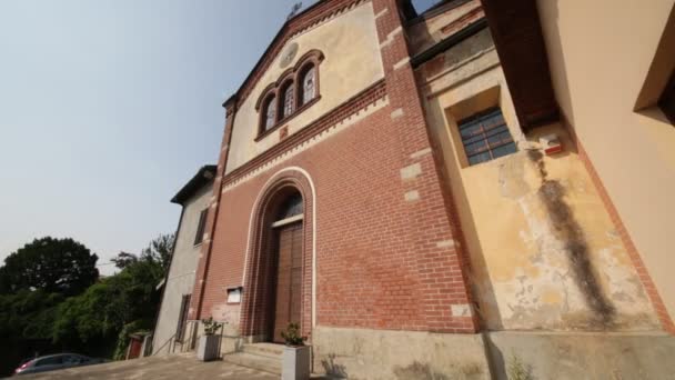 Forntida Katolska Kyrkan Med Klockan Osmate Italien — Stockvideo