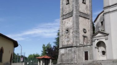 Kule antik Katolik Kilisesi ve saat SUMIRAGO, İtalya 