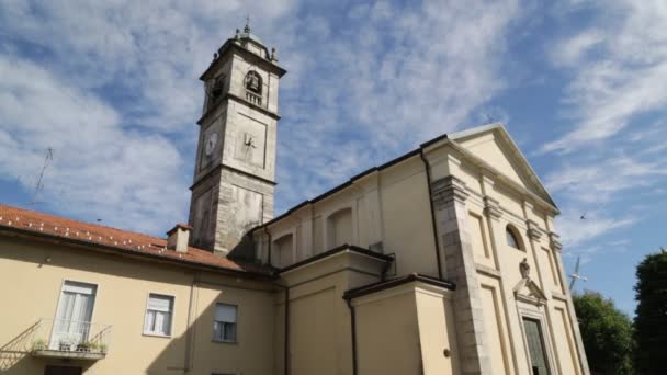 Стародавні Католицької Церкви Годинник Башта Sumirago Італія — стокове відео