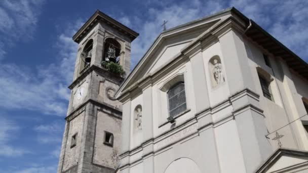 Alte Katholische Kirche Und Glockenturm Sumirago Italien — Stockvideo