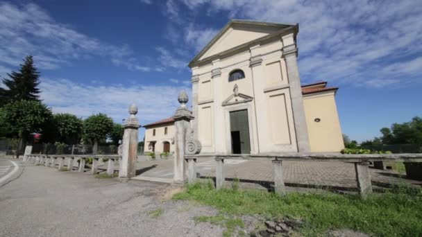 Alte Katholische Kirche Und Glockenturm Sumirago Italien — Stockvideo