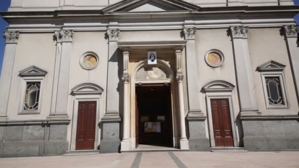 入口到古老的天主教教堂在意大利的奥贾特漫画 — 图库视频影像