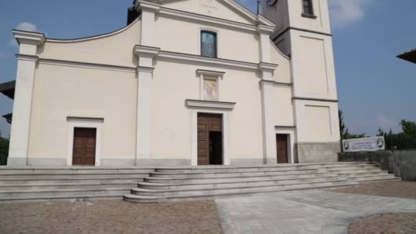 Стародавні Католицької Церкви Годинник Башта Cadrezzate Італія — стокове відео