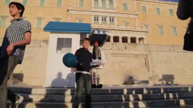 Atina'da parlamento muhafız törensel değiştirme görüntüleri