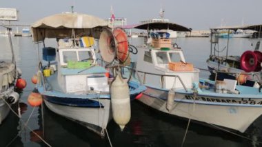 bulutlu günde Kıbrıs limanının görüntüleri