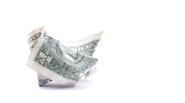 beyaz üzerinde bulanık buruşturulmuş dolar banknot