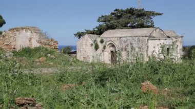 Kıbrıs'taki eski kilise ve tarihi mirasın doğal görüntüleri