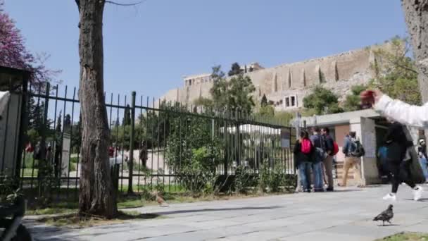 Touristes Marchant Près Des Ruines Antiques Acropole Athènes Grèce — Video