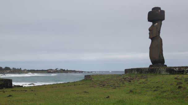 Moai Eine Monolithische Menschliche Figur Die Von Rapa Nui Menschen — Stockvideo