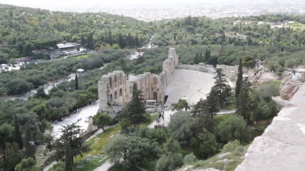 Turister Som Går Nära Antika Ruiner Akropolis Aten Grekland — Stockvideo