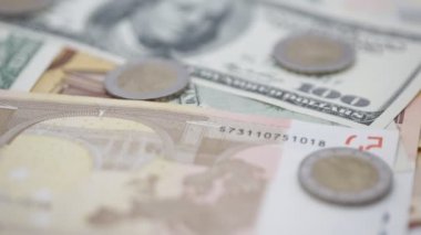 arka plan için dolar, euro banknotlar ve sikkelerin yakın çekim görüntüleri