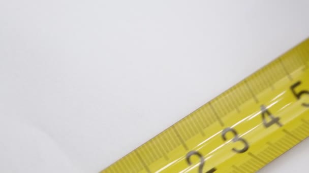 Sarı Şerit Beyaz Üzerine Izole Edilmiş Diyet Uzunluk Kavramı Gibi — Stok video