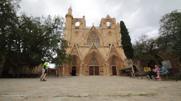 Cipro Famagusta Circa Aprile 2018 Persone Non Identificate Che Camminano — Video Stock