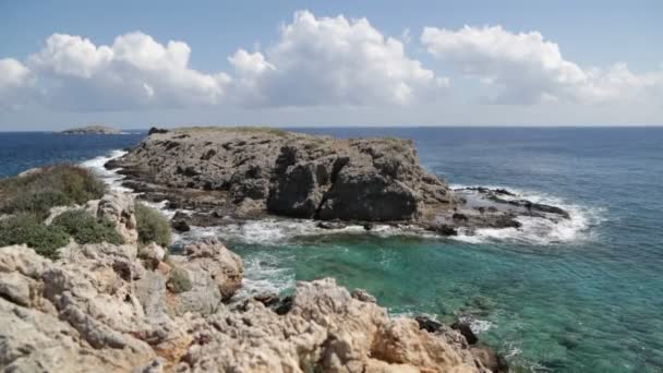 Schöne Malerische Landschaft Mit Küste Und Meer Bei Sonnigem Tag — Stockvideo