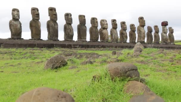 Moai Монолітних Людських Фігур Різьблених Rapa Нуї Люди Острові Пасхи — стокове відео