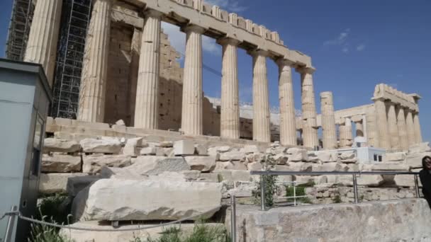 Akropolisz Antik Romjaihoz Közel Sétáló Turisták Athén Görögország — Stock videók