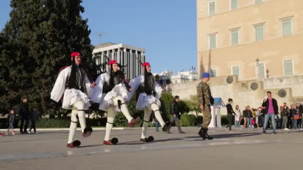 Imagens Mudança Cerimonial Guarda Parlamento Atenas — Vídeo de Stock