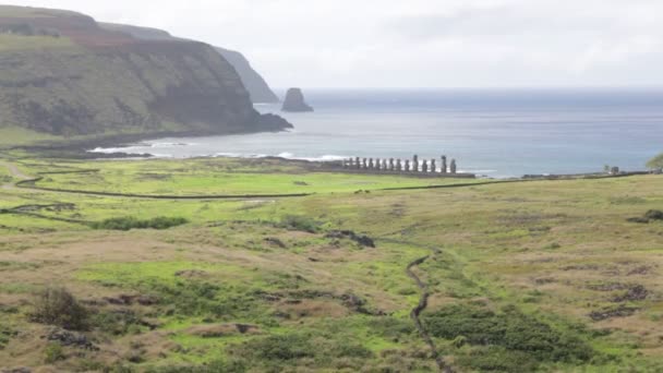 Moai Monolitiska Mänskliga Figurer Ristade Rapa Nui Människor Påskön Östra — Stockvideo