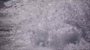 su ve köpük sıçraması yavaş hareket