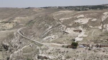 Antik şatodan dağ manzarasının manzaralı görüntüleri