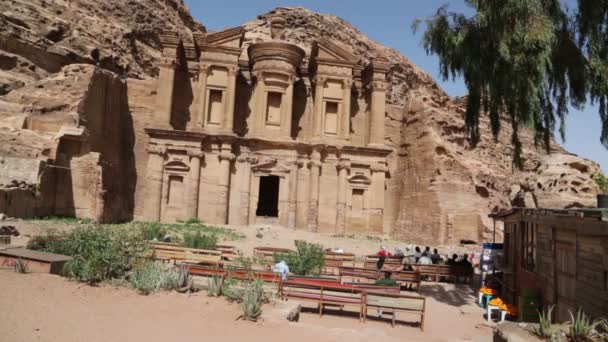 Personas Caminando Cerca Sitio Antiguo Petra Jordania — Vídeos de Stock