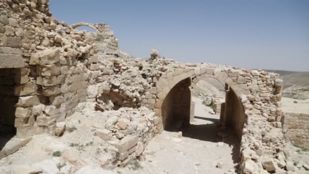 Menschen Fuß Der Nähe Der Antiken Burg Jordanien — Stockvideo