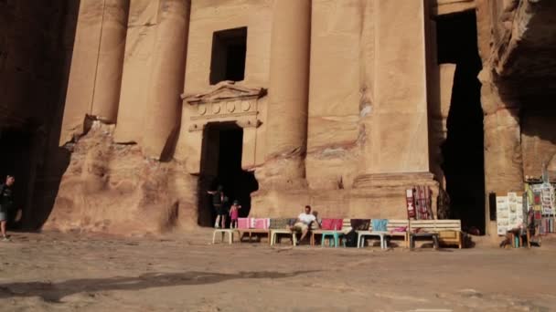 Personnes Marchant Près Site Antique Petra Jordan — Video