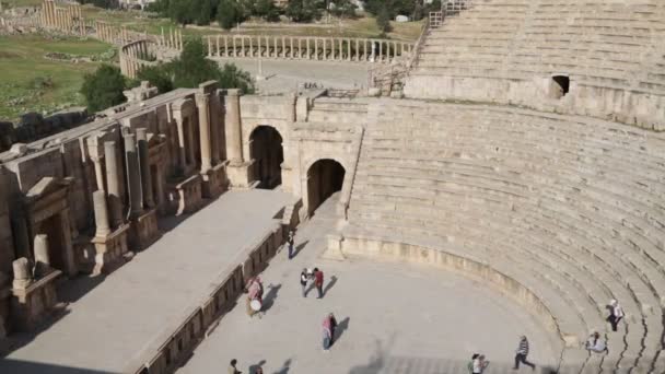 Turistů Chůzi Klasického Dědictví Jordánsku — Stock video