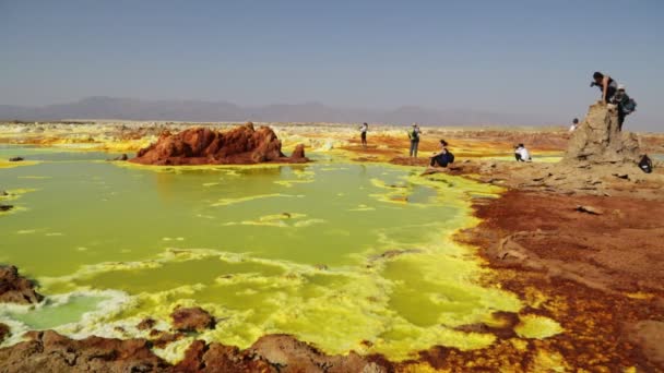 Vista Panorámica Personas Identificadas Caminando Danakil — Vídeo de stock