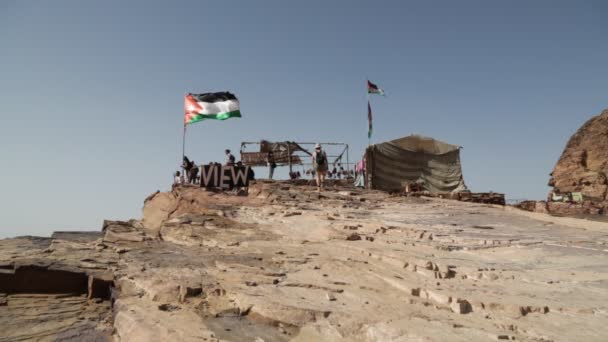 Vlaggen Bewegende Door Wind Antieke Site Van Petra Jordanië — Stockvideo