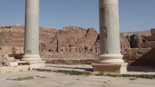 ペトラのアンティーク教会の遺跡からのモニュメントの眺め ヨルダン — ストック動画