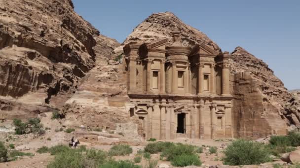 Personas Caminando Cerca Sitio Antiguo Petra Jordania — Vídeos de Stock
