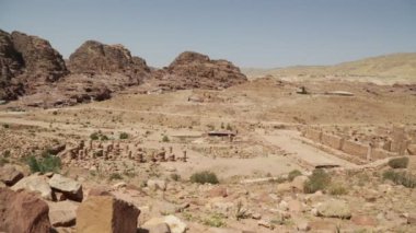 antik kalıntıları ve jordan kayalarda görünümü