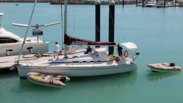 Muelle Barcos Océano Isla Fraser Australia — Vídeo de stock