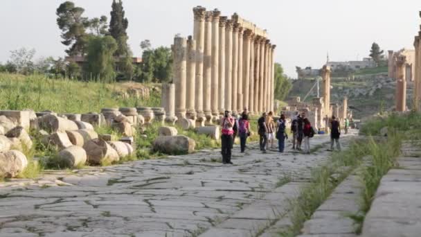 Turist Jerash Jordan Antika Bölgesine Yakın Yürüyüş — Stok video