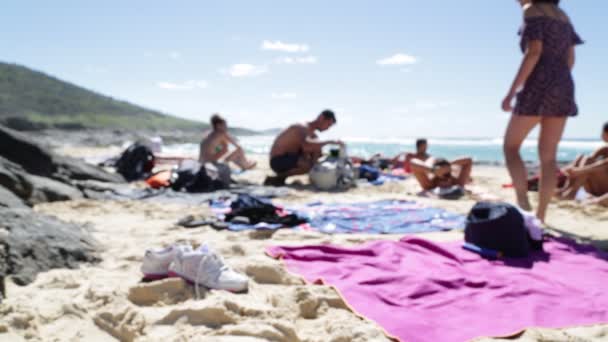 Människor Som Kopplar Stranden Australien — Stockvideo