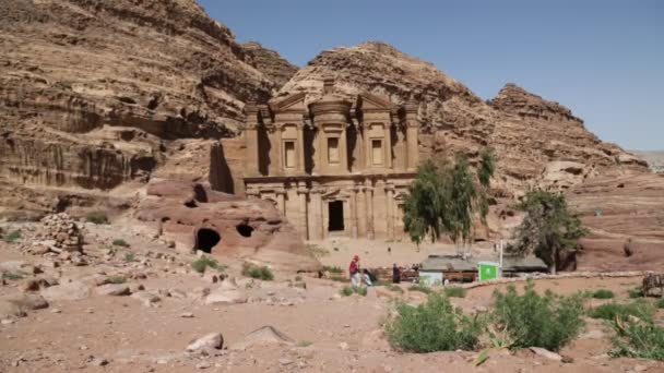 Personas Caminando Cerca Sitio Antiguo Petra Jordania — Vídeos de Stock