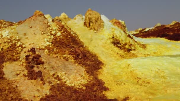 硫磺岩石的特写镜头 达洛尔的火山凹陷 埃塞俄比亚 — 图库视频影像