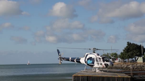 Australia Crains Lepas Landas Dari Helikopter — Stok Video