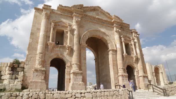Turystów Którzy Chodzą Pobliżu Antique Witryny Jerash Jordan — Wideo stockowe