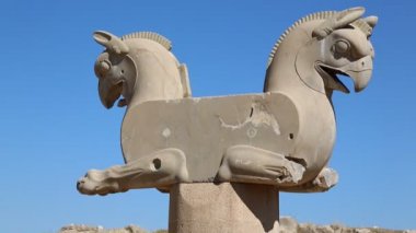 Persepolis eski heykelinin kalıntıları, İran'ın tarihi hedef anıtlar 