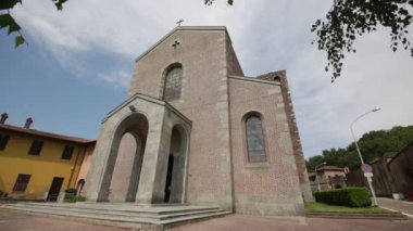 doğal görünümünü antik kilise Turbigo, İtalya