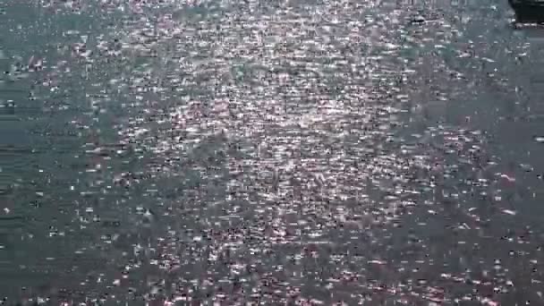 vue grand angle de l'eau flottante 