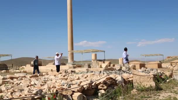 Materiał Turystów Pasargad Starej Świątyni Iranie — Wideo stockowe