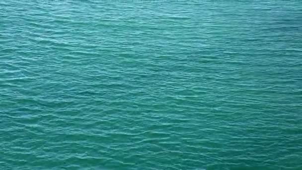 Blick Auf Türkisfarbenes Schwimmendes Wasser — Stockvideo